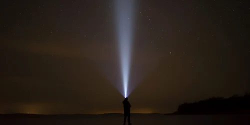 Noapte cer lanterna FOTO Shutterstock jpg