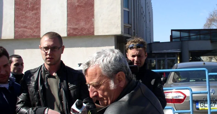 Gheorghe Boldea a rămas impasibil în ciuda întrebărilor jurnaliştilor Foto Marius Mototolea