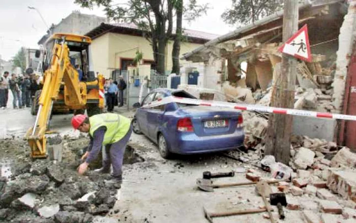 Imobilul de la numărul 49A, din strada Precupeţii Vechi, a fost distrus în totalitate la 16 mai 2006