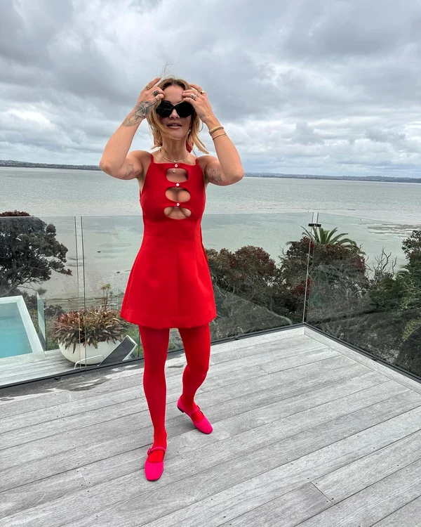 Rita Ora nu a purtat sutien la această ținută (Foto: Instagram)