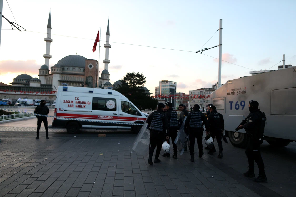 Forțe de ordine în centrul orașului, după explozia de la Istanbul