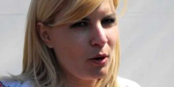 Reşiţa: GALERIE FOTO Elena Udrea a plecat huiduită de la cel mai mare festival de jazz din Europa de Est  VIDEO