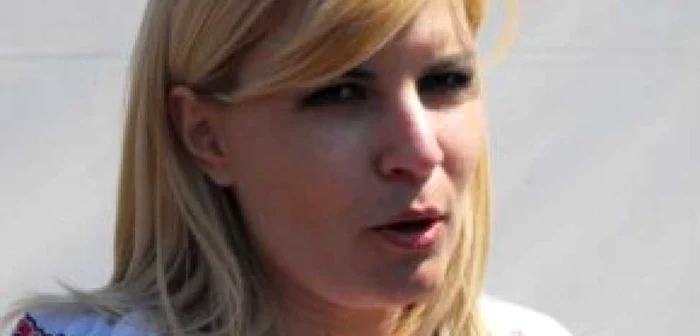 Reşiţa: GALERIE FOTO Elena Udrea a plecat huiduită de la cel mai mare festival de jazz din Europa de Est VIDEO