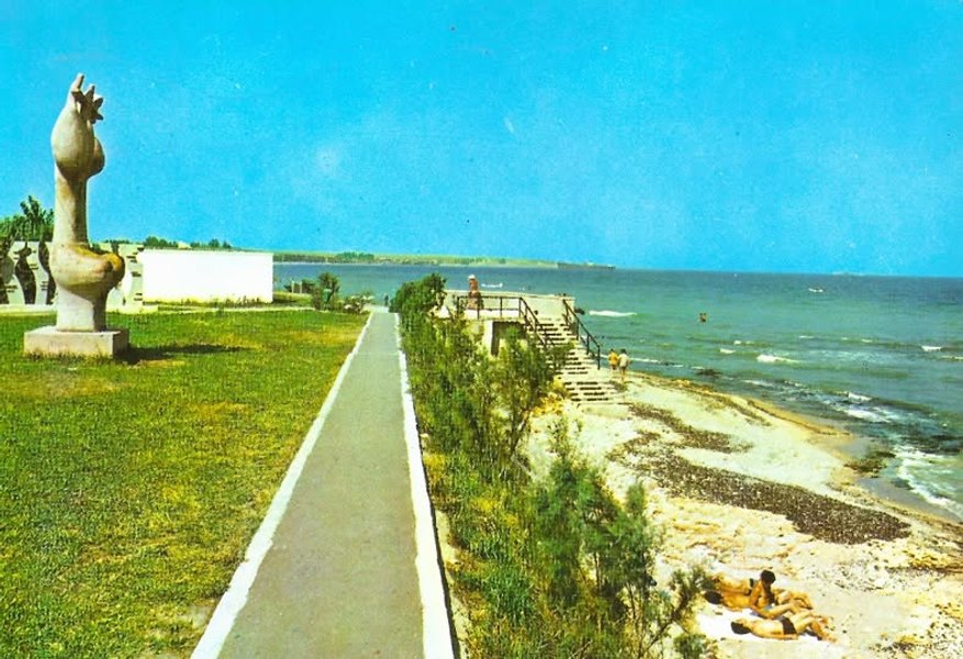 Romanian Seaside Holidays in Communism: Discotheques, Miss Contests, and Nostalgia Amidst Scarcity