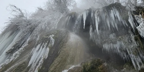 Casacada Clocota iarna  Foto Daniel Guță ADEVĂRUL (8) jpg