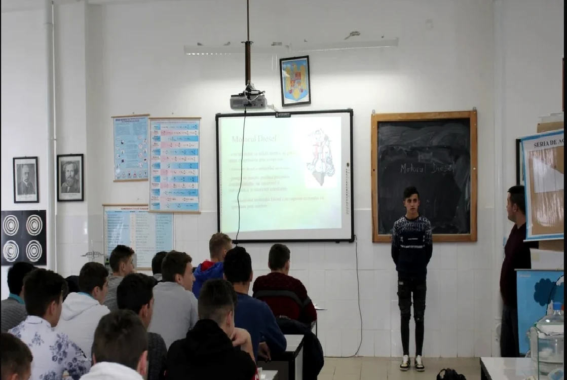 Oră de curs la Liceul din Șendriceni FOTO Cosmin Zamfirache