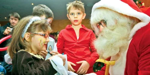Femeile cred în Moş Crăciun într-o mai mare măsură decât bărbaţii