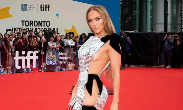  Jennifer Lopez la premiera filmului Unstoppable de la Toronto   FOTO Instagram (4) jpg