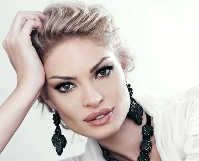 
    Valentina Pelinel este în culmea fericirii de când a aflat că va deveni mămicăFOTO: Arhiva personală  