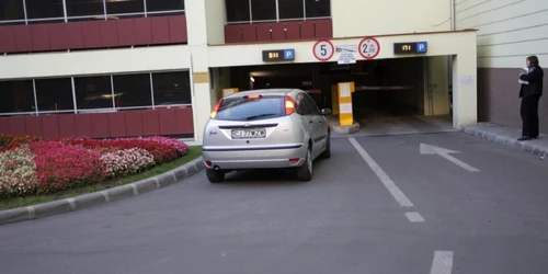 Parkingul Primăriei are un grad de ocupare de circa 70%