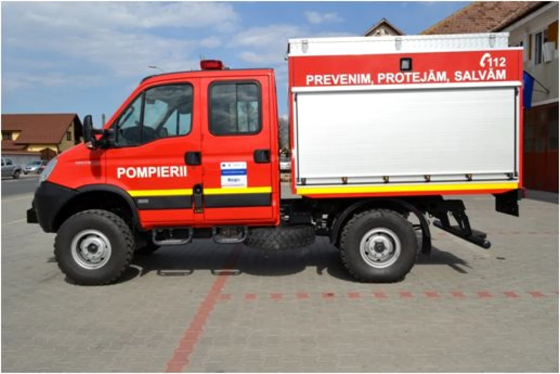 Autospecială de apă şi spumă. 