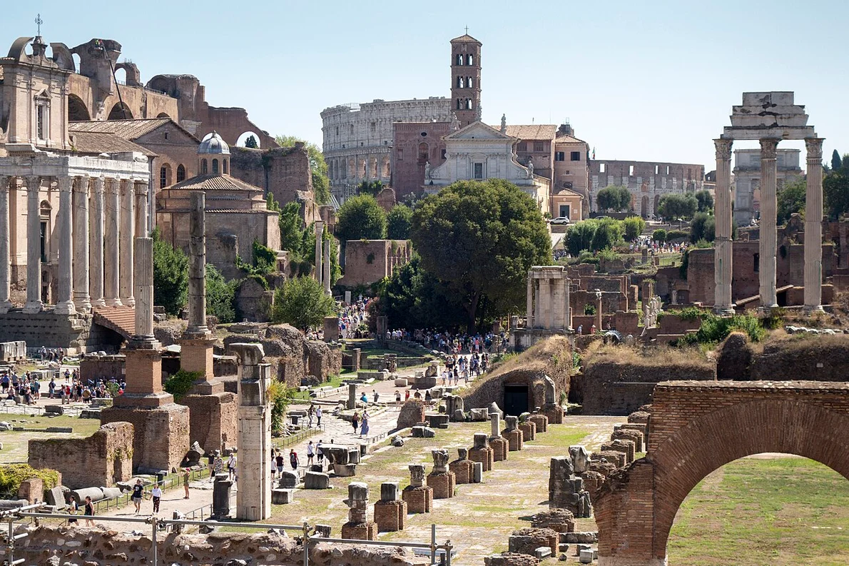 Ruinele Forumului Roman (© Nicholas Hartmann / Wikimedia Commons) 