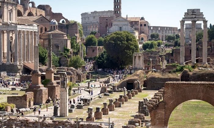 Ruinele Forumului Roman (© Nicholas Hartmann / Wikimedia Commons) 