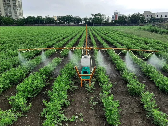 pompă de stropit electrică cu bară de irigare pentru răsaduri Foto IndiaMART