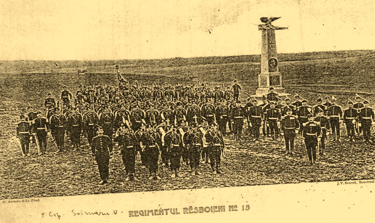 Trupe din Regimentul 15 Războieni, la o paradă militară FOTO Arhivele Naționale