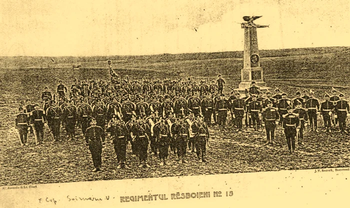 Trupe din Regimentul 15 Războieni, la o paradă militară FOTO Arhivele Naționale