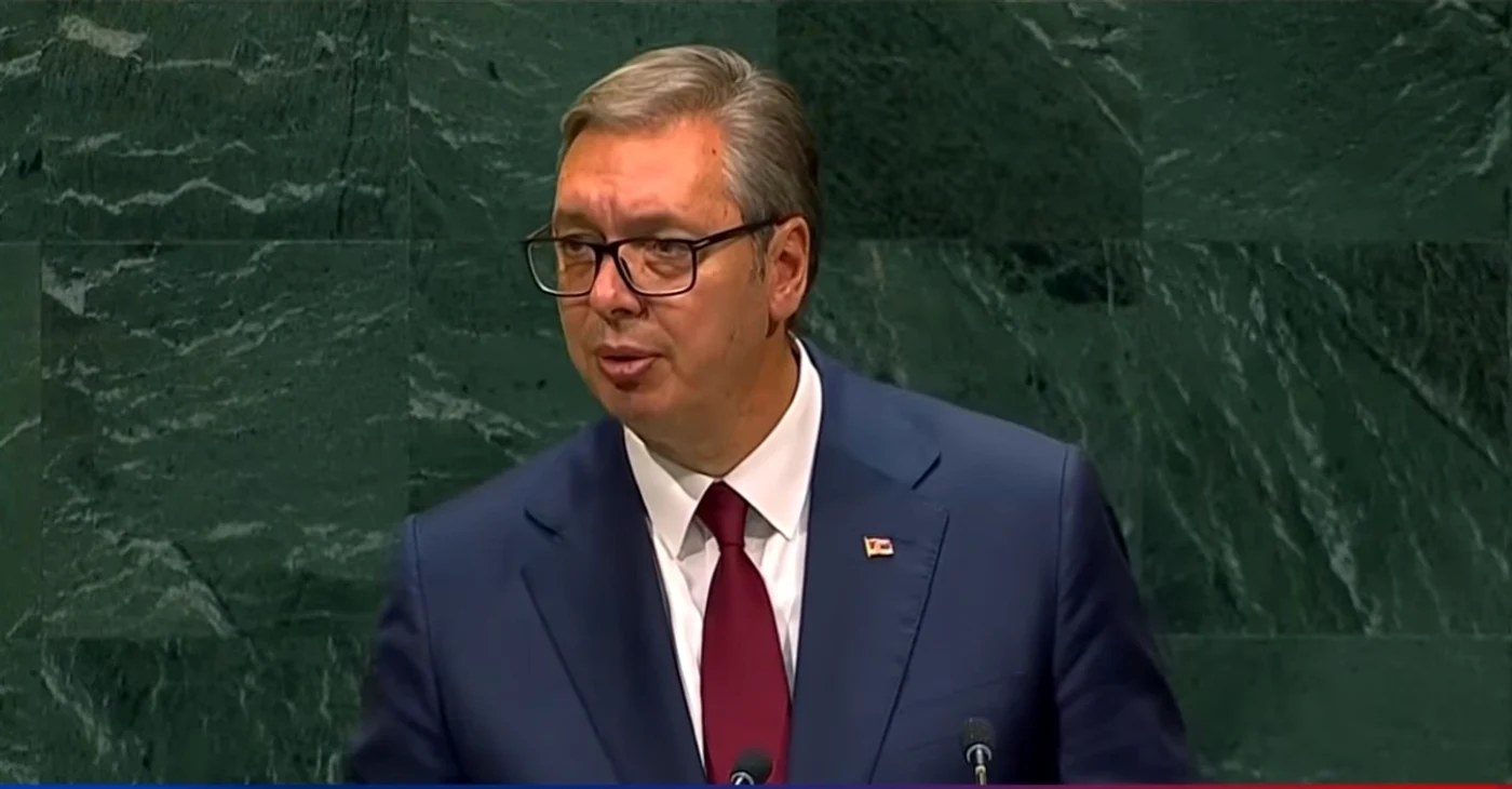 Aleksandar Vučić a anunţat că îşi va depune demisia la ora 20:00 a zilei de 27 septembrie.
