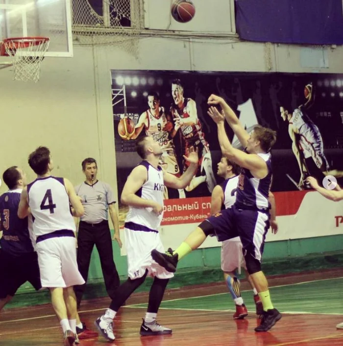 Mikhail Shalamov este și un bun jucător de baschet