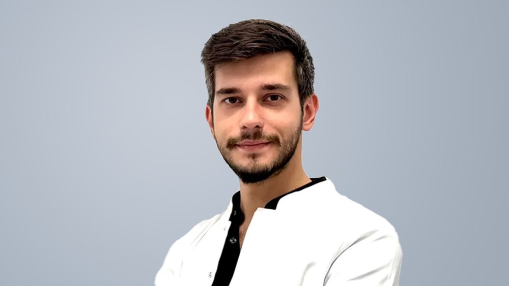 Cataracta nu afectează doar vârstnicii. Dr. Robert Babalâc, oftalmolog, explică cum afectează vederea această afecțiune