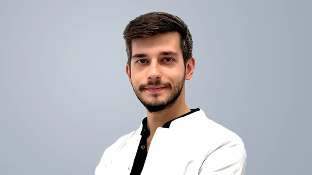 Cataracta nu afectează doar vârstnicii. Dr. Robert Babalâc, oftalmolog, explică cum afectează vederea această afecțiune