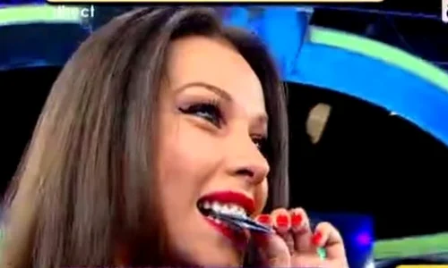 Iuliana Luciu a fost sărutată de magicianul Benno Six (captura Antena 1) jpeg