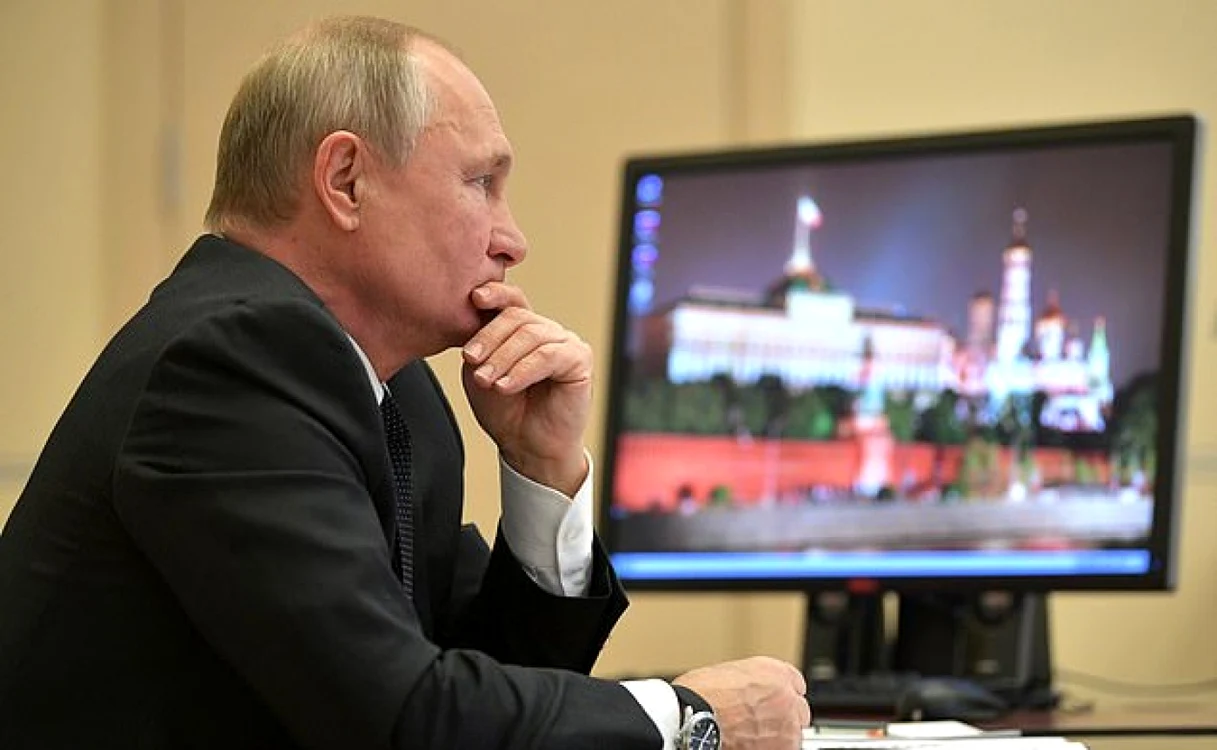 Preşedintele rus Vladimir Putin încă foloseşte Windows XP FOTO kremlin.ru