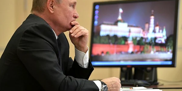 Vladimir Putin inca foloseste Windows XP FOTO kremlin.ru