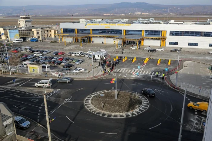 Sensul giratoriu permite accesul la Aeroport. FOTO: CJ Cluj