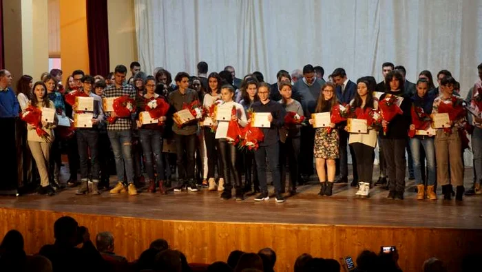 Sute de elevi și profesori din școlile județului sunt premiați anual FOTO: arhiva/CJ Olt