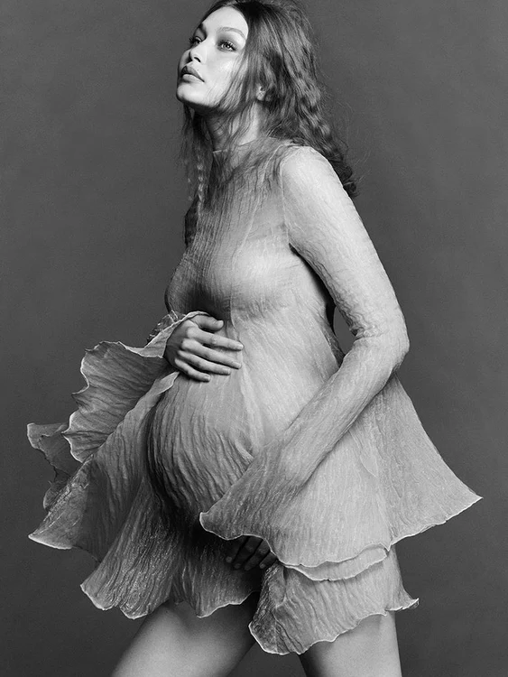 Gigi trebuie să nască în primele zile din septembrie