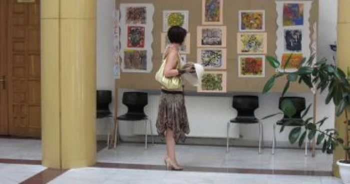 Râmnicu Vâlcea: Copiii au învăţat să picteze icoane la "Şcoala de Vară" a Arhiepiscopiei