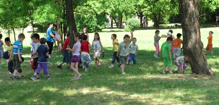 Prima serie de şcolari pleacă în tabere pe 27 iunie. Foto arhivă