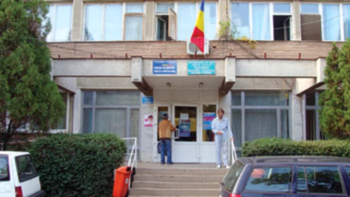 Arad: ORAŞUL PE SCURT / Suspiciuni de gripă porcină