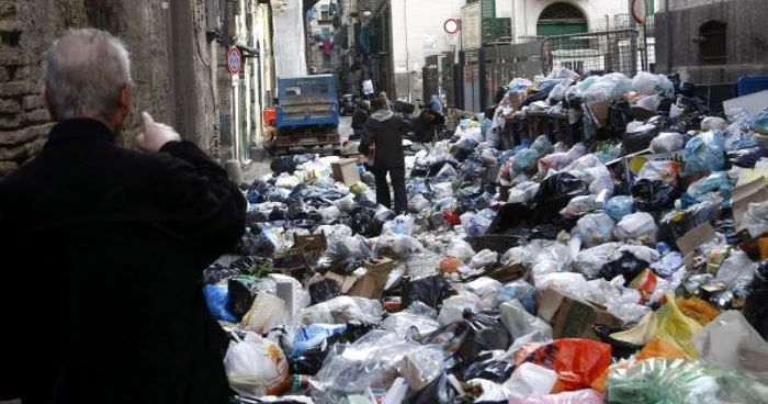 Napoli, sufocat de gunoaie