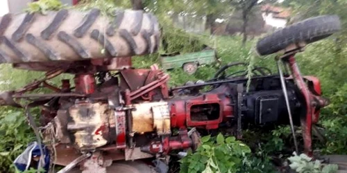 tractor rasturnat