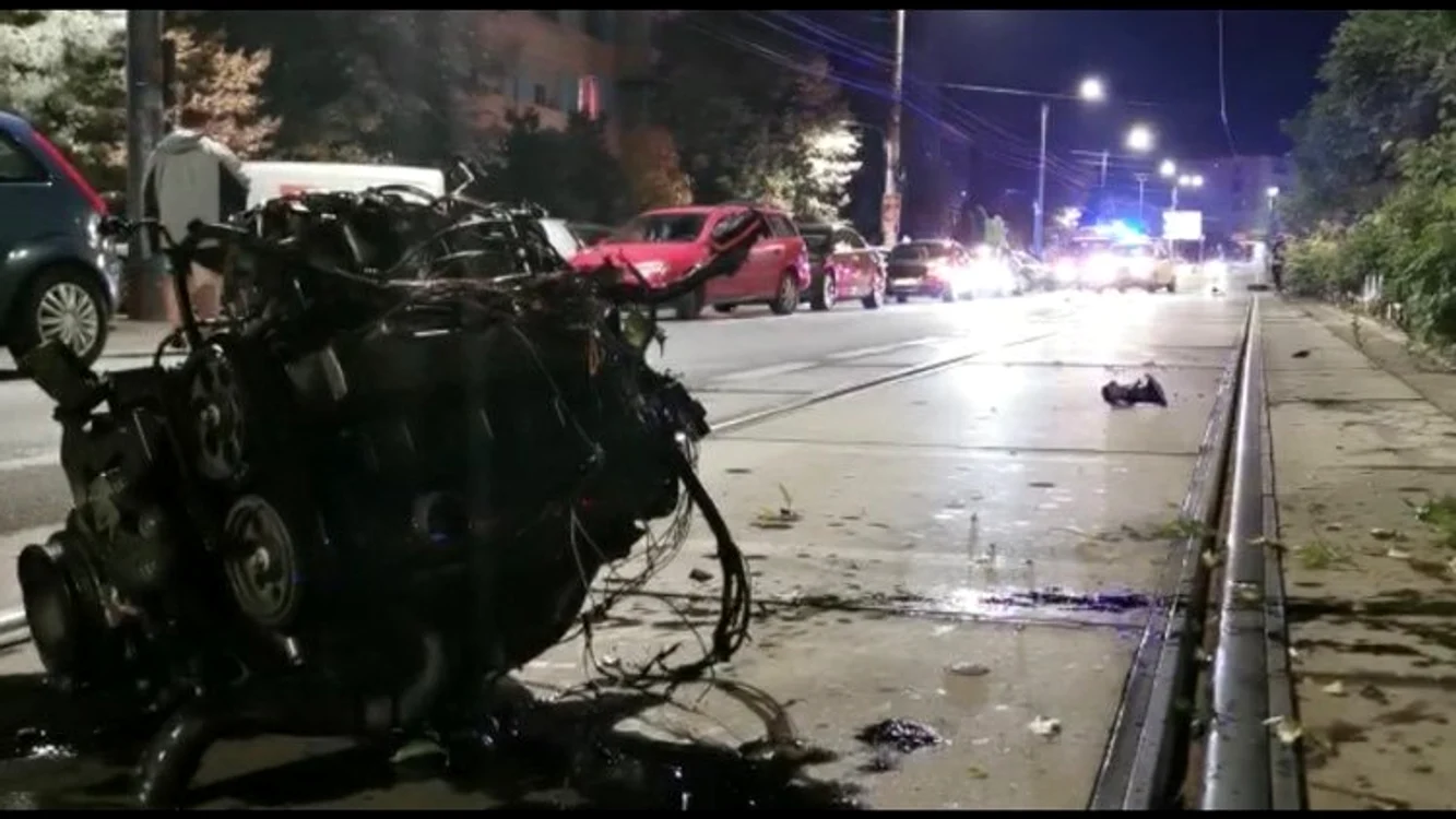 Motorul mașinii a fost găsit la peste 50 de metri de locul accidentului FOTO / Ana Popescu