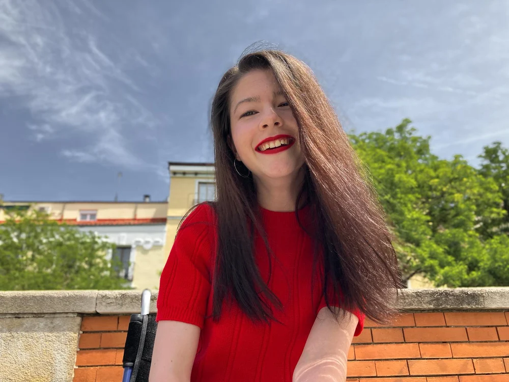 Viața cu dizabilități în România. Povestea Teodorei, tânăra care luptă zilnic cu sistemul: „De ce nu este în regulă să folosim cuvântul cu h”