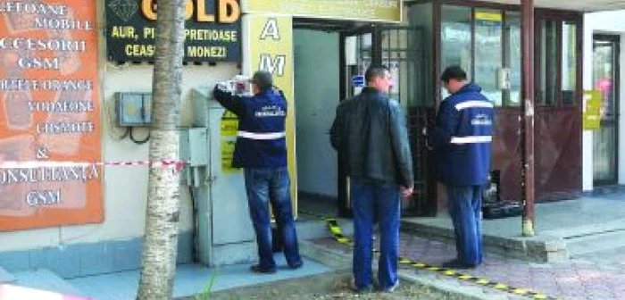 Iaşi: (UPDATE) Angajata magazinului de amanet atacat dimineaţă, dusă la Poliţie