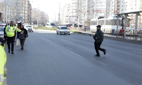 Cu polițiștii de față, oamenii traversau neregulamentar jpeg