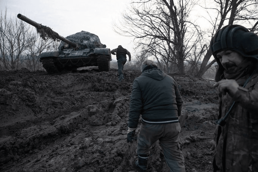 Armata ucraineană luptă pentru recuperarea oraşului Kreminna, poarta de acces către Donbas