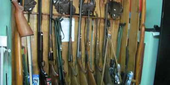 Armele au fost vândute prin intermediul  magazinului Sport Weekend SRL