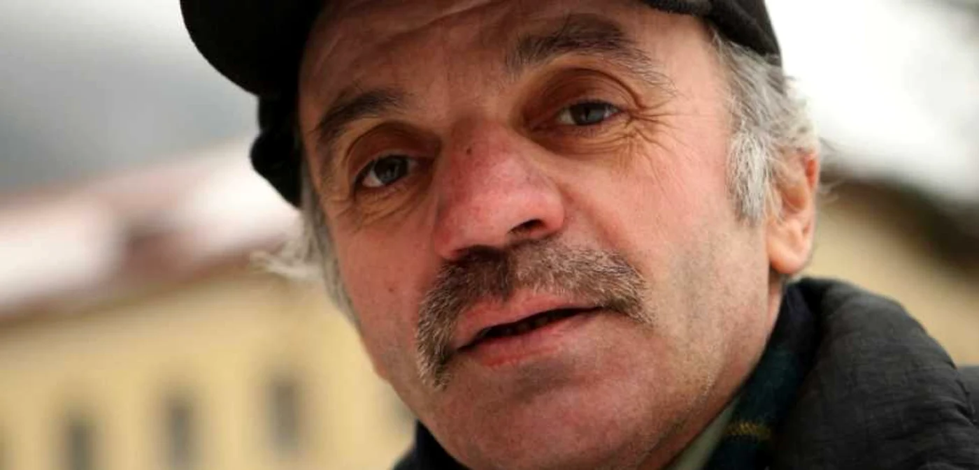 Botorog spune că nu regretă că şi-a petrecut ultimii zece ani în faţa Prefecturii sau la puşcărie.Foto: Stelian Grăjdan.