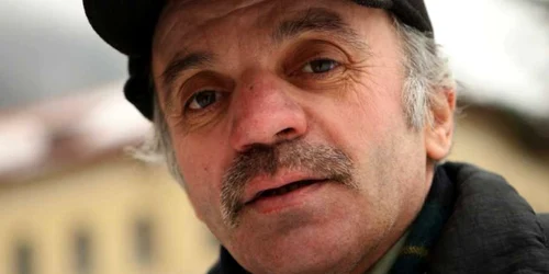 Botorog spune că nu regretă că şi-a petrecut ultimii zece ani în faţa Prefecturii sau la puşcărie.Foto: Stelian Grăjdan.