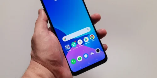 Realme 8 5G FOTO Adrian Pogîngeanu