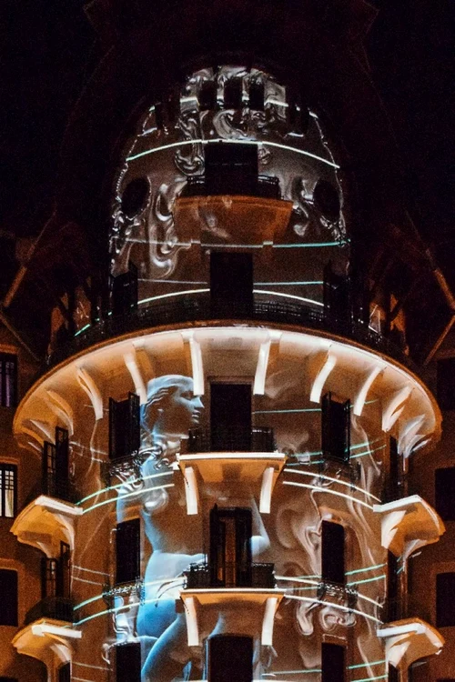 Proiecţii video pe Hotelul Palace din staţiunea balneară Băile Govora Foto StudioGovora