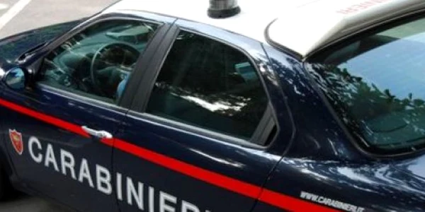 Româncă ajutată de carabinieri să ajungă la spital pentru a naşte