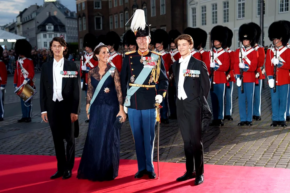 Prințul Joachim al Danemarcei, Prințesa Marie și copiii din prima căsătorie a prințului. FOTO: Keld Navntoft, Kongehuset