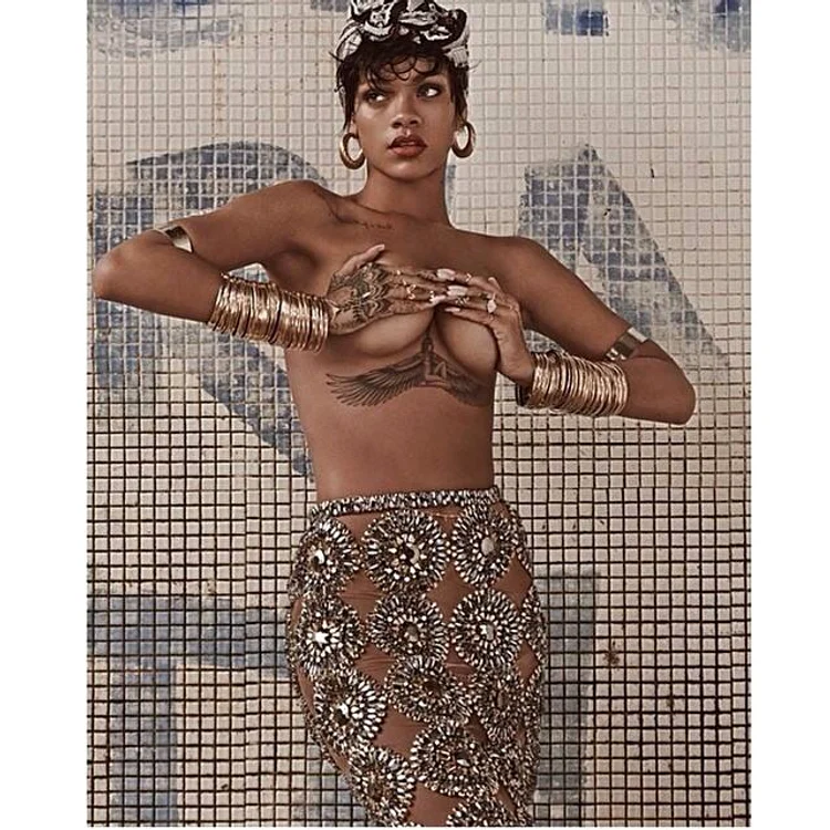 
    RihannaFOTO Facebook  