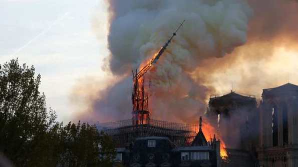 De ce nu l au ascultat pompierii francezi pe Donald Trump și nu au aruncat cu apă din avioane «Totul ar fi fost zdrobit» jpeg