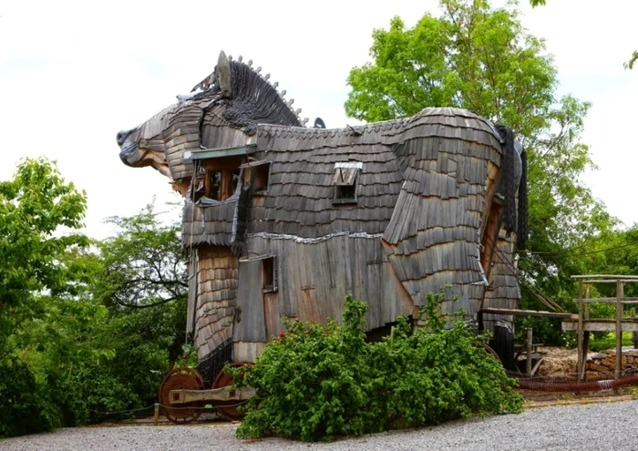 Designul fiecărei camere este inspirat din câte un basm.